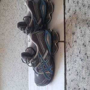 Women's ASICS size 7 Gel Frantic6 Great Condition Metallic Blue, Silver & Grey